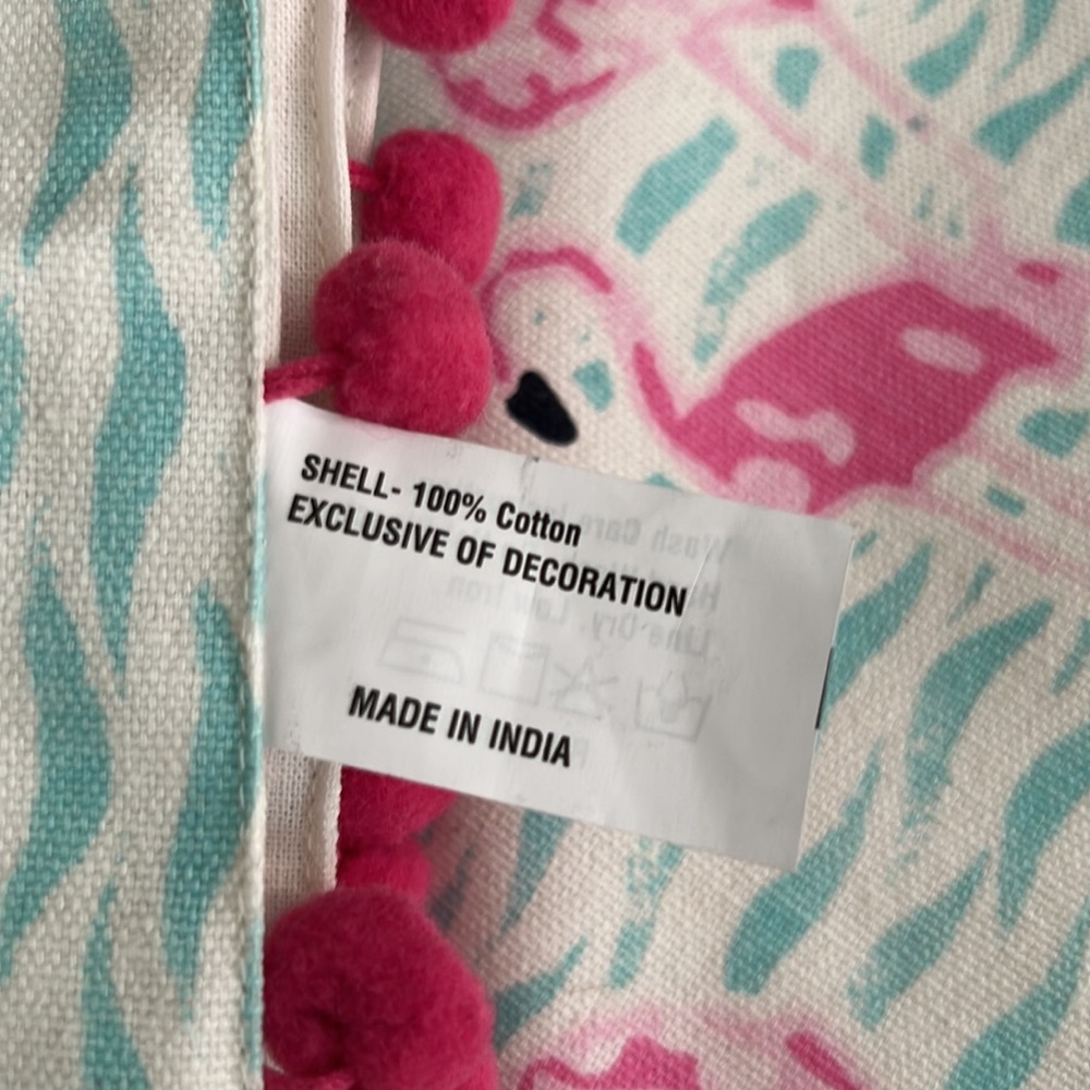 Flamingo Table Runner - Picture 2 of 3
